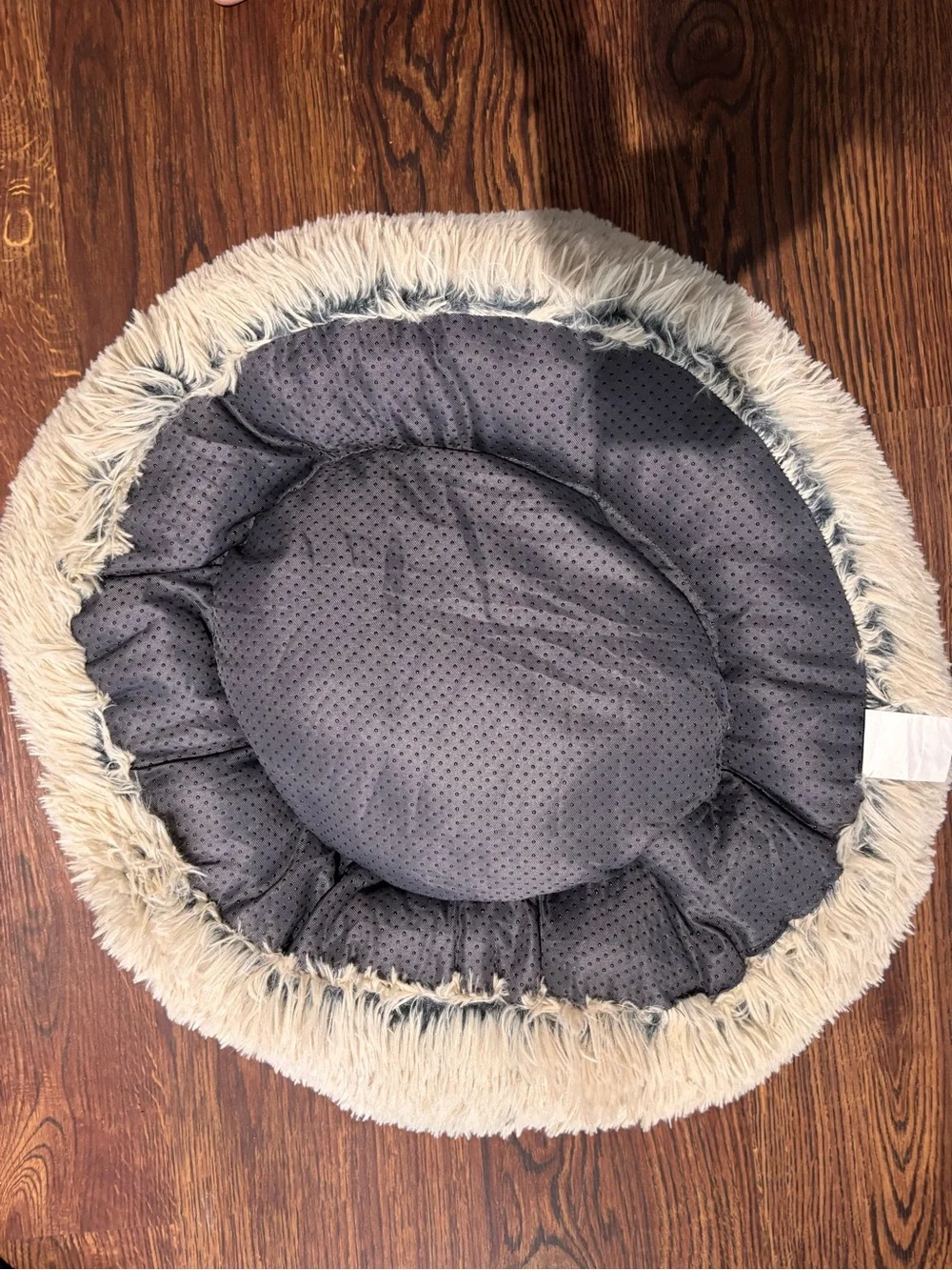 Savfox Plush Round Faux Fur dog or cat bed Cream and Gray